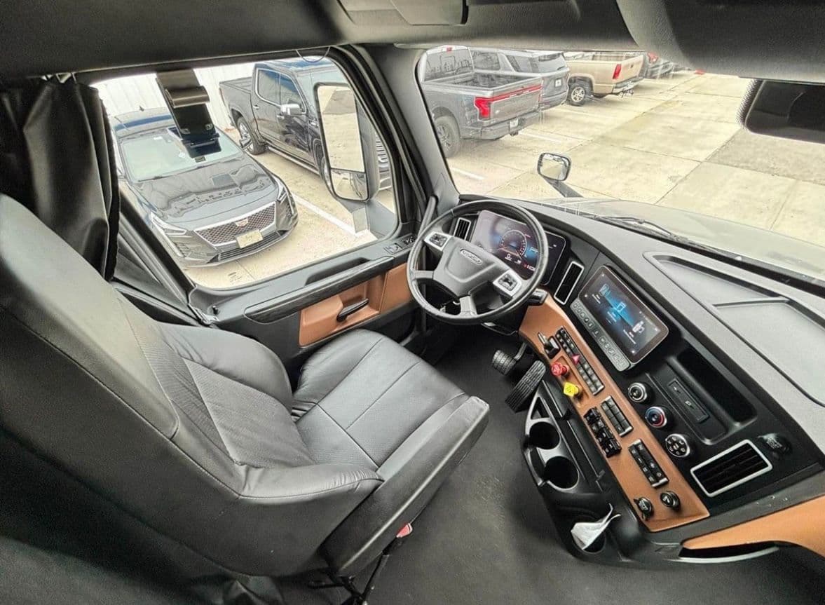 Freightliner Cascadia 126 thumbnail 11