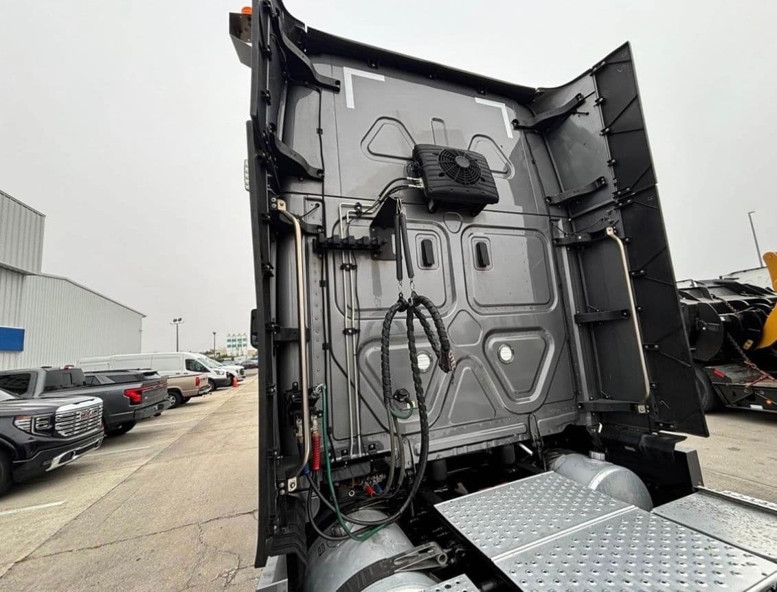 Freightliner Cascadia 126 thumbnail 22
