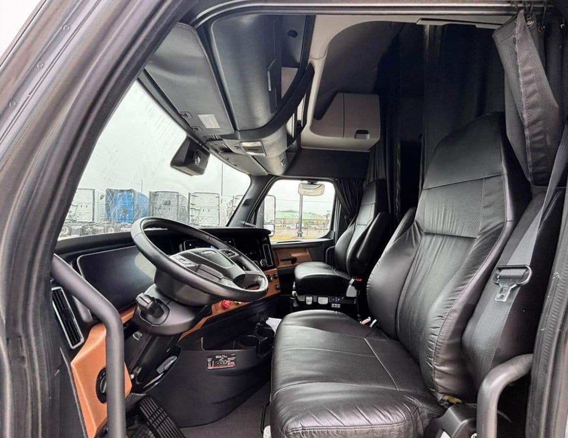 Freightliner Cascadia 126 thumbnail 7