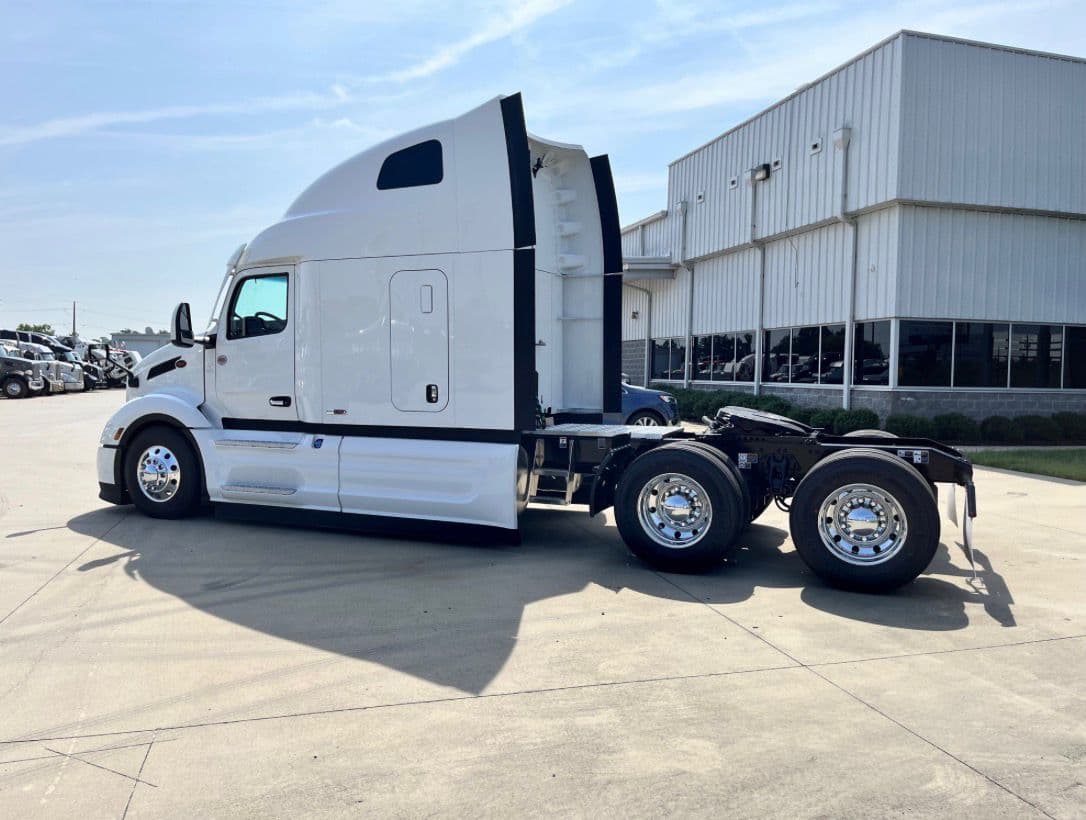 Peterbilt 579 thumbnail 2