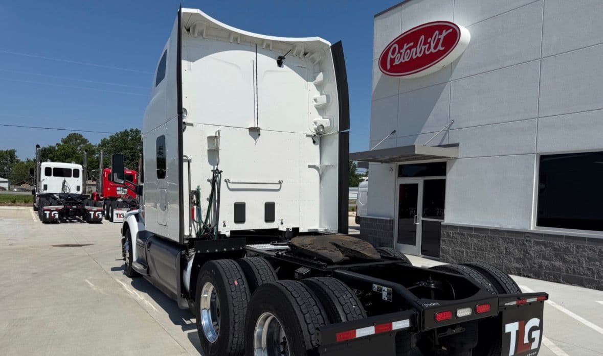 Peterbilt 579 thumbnail 2