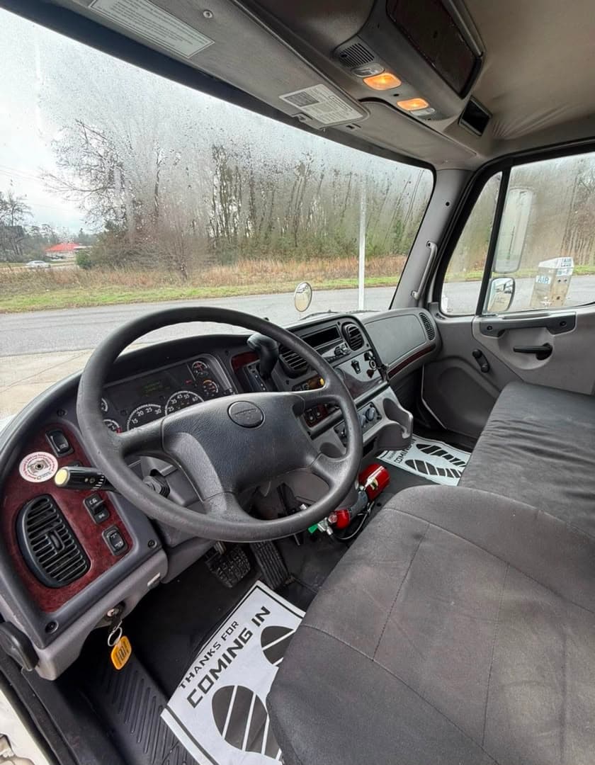 Freightliner M2 thumbnail 9