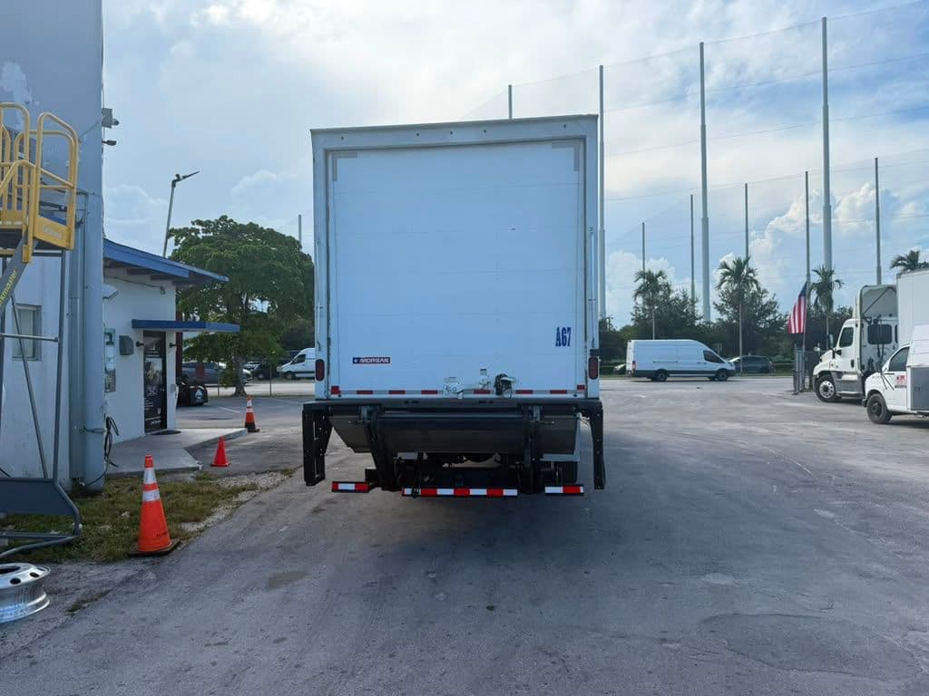 International 4300 thumbnail 3