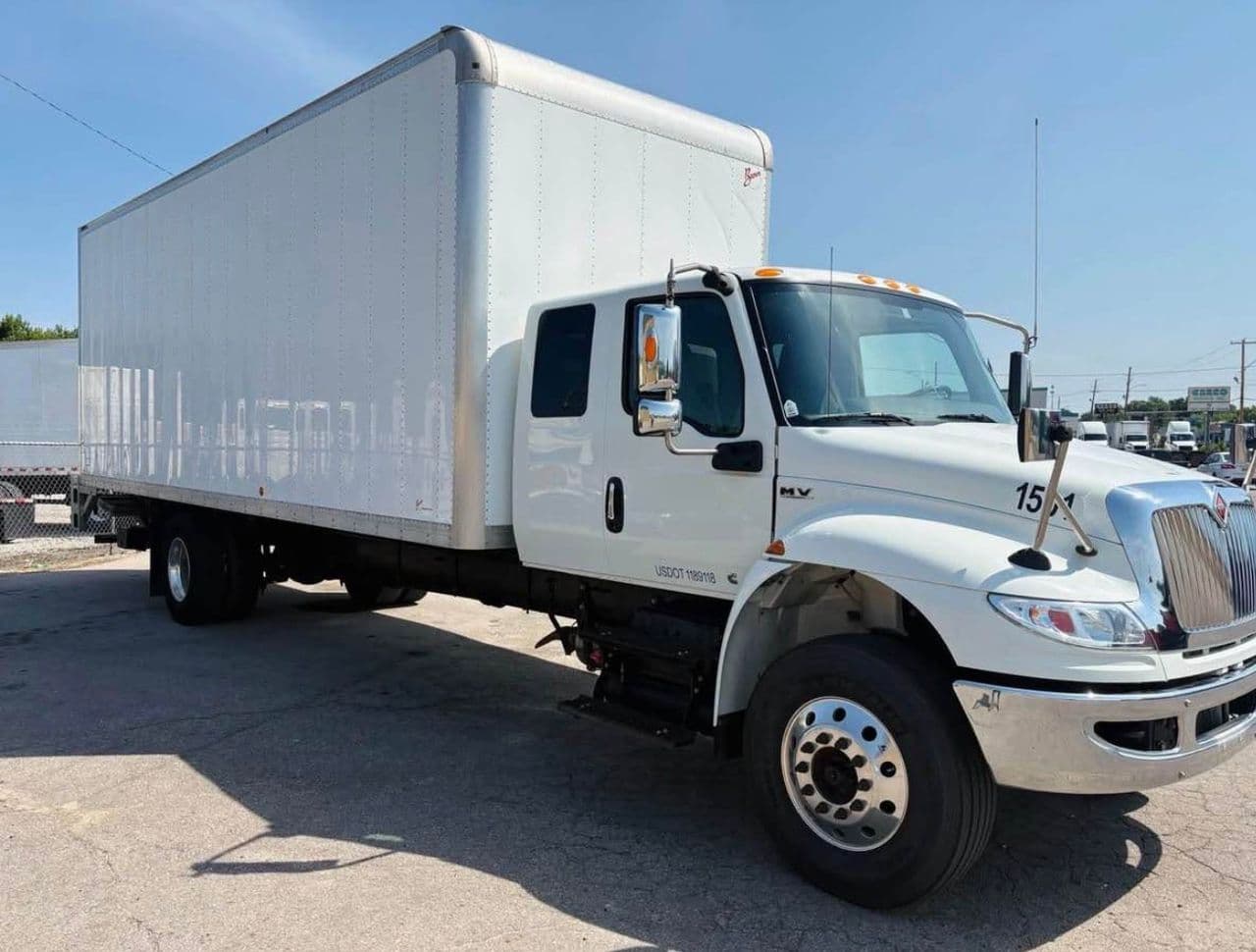 International MV607 Extended Cab Edition thumbnail 2