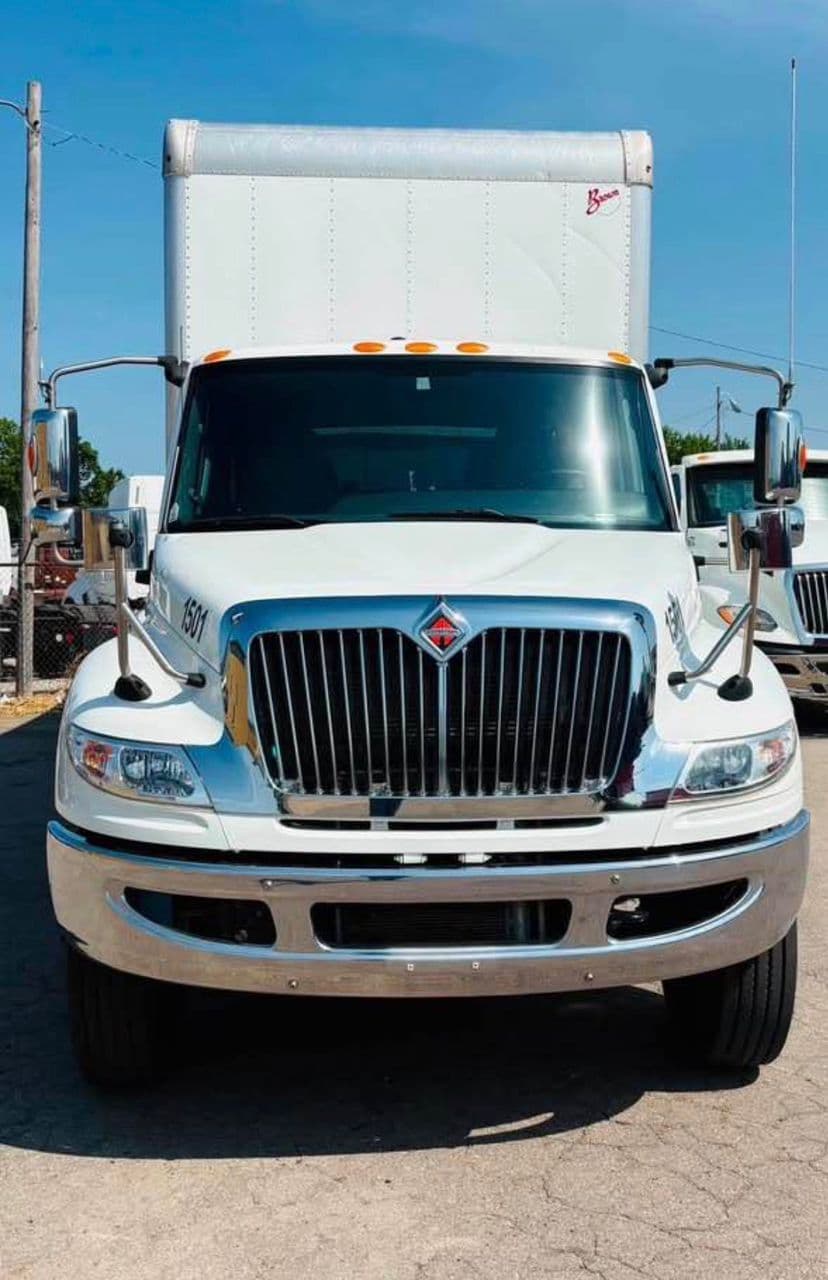 International MV607 Extended Cab Edition thumbnail 3