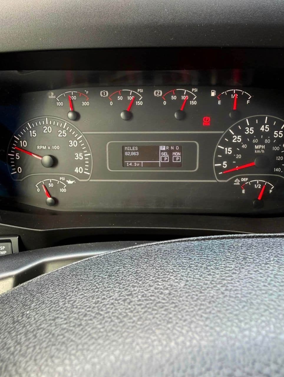 International MV607 Extended Cab Edition thumbnail 9