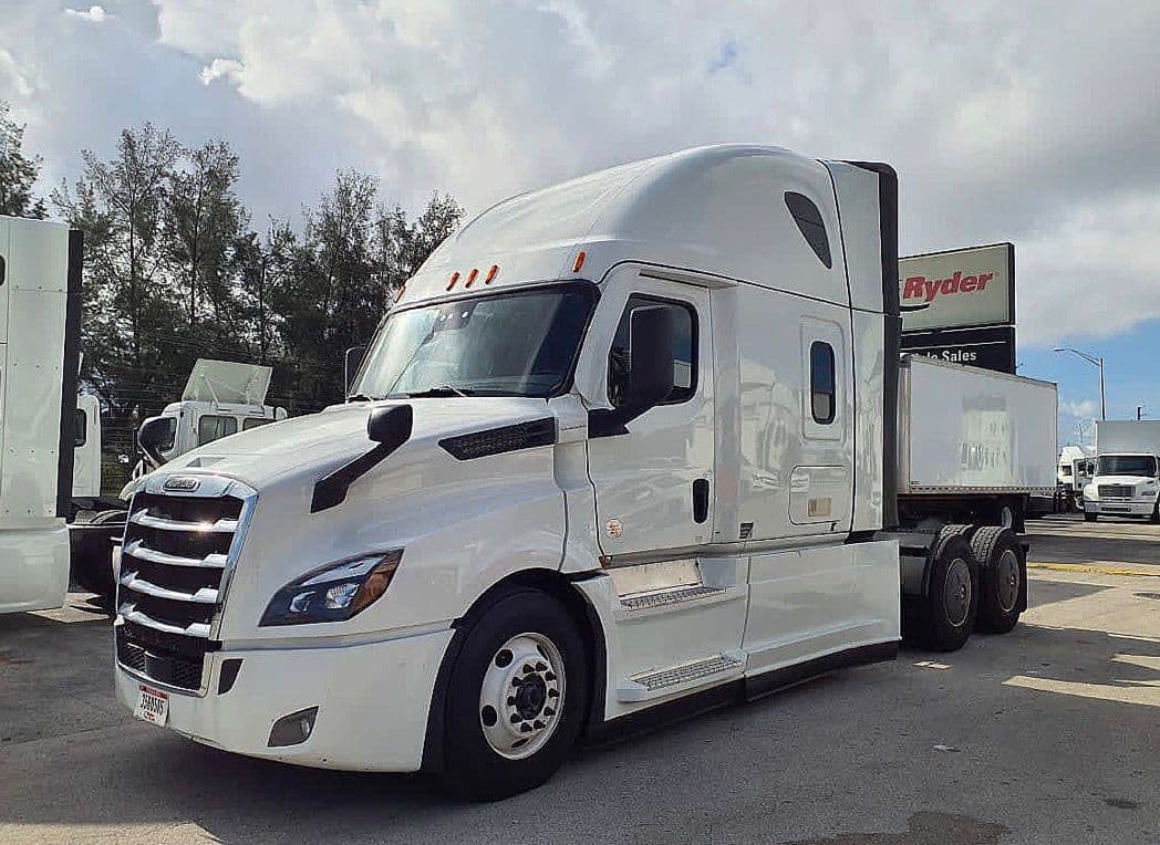 Freightliner Cascadia 126 thumbnail 3