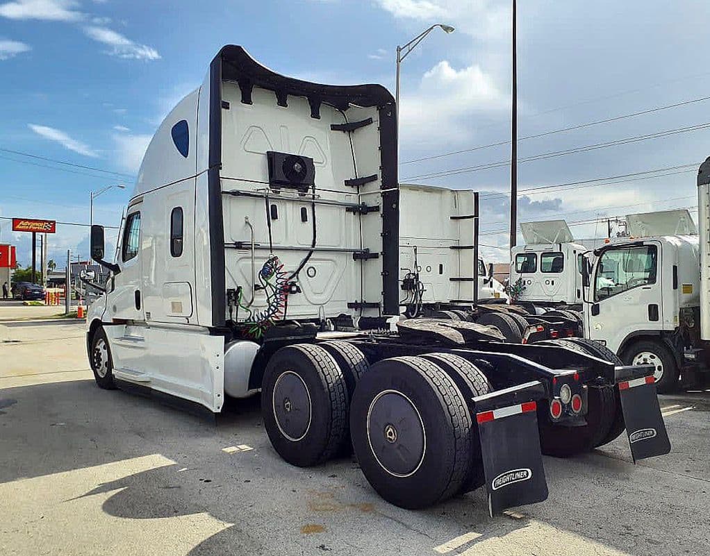 Freightliner Cascadia 126 thumbnail 5
