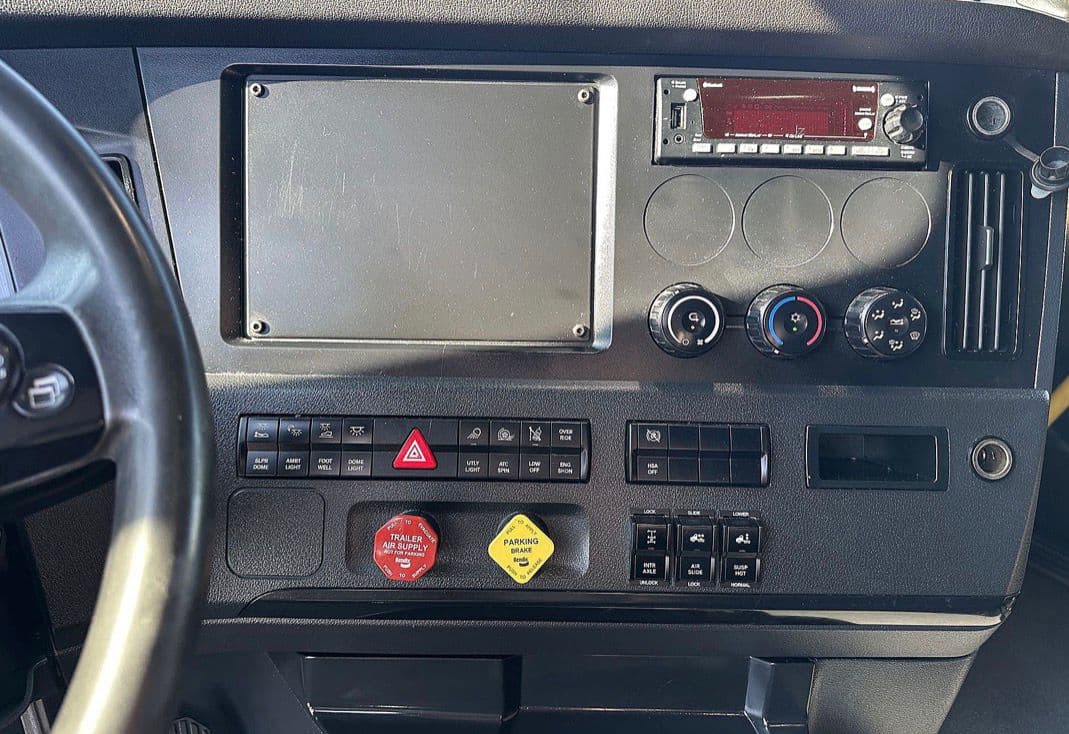 Freightliner Cascadia 126 thumbnail 11