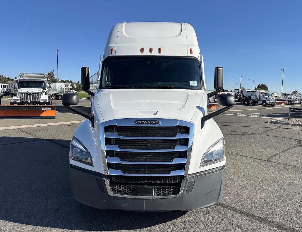 Freightliner Cascadia 126 thumbnail 2