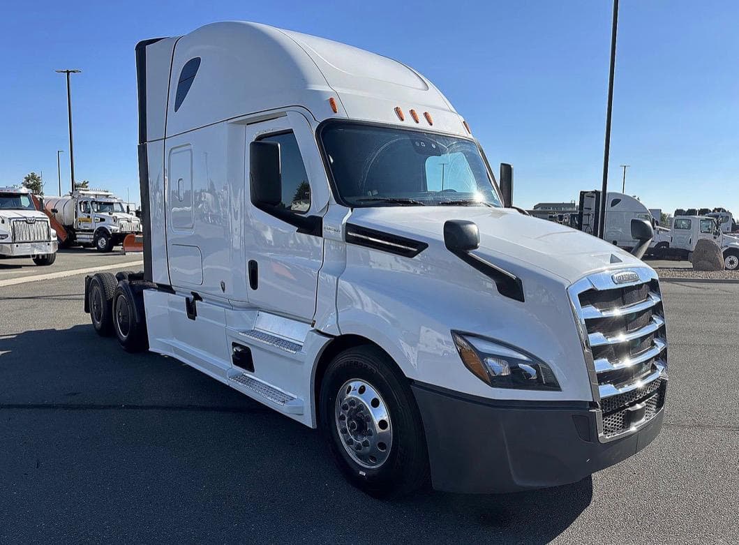 Freightliner Cascadia 126 thumbnail 3