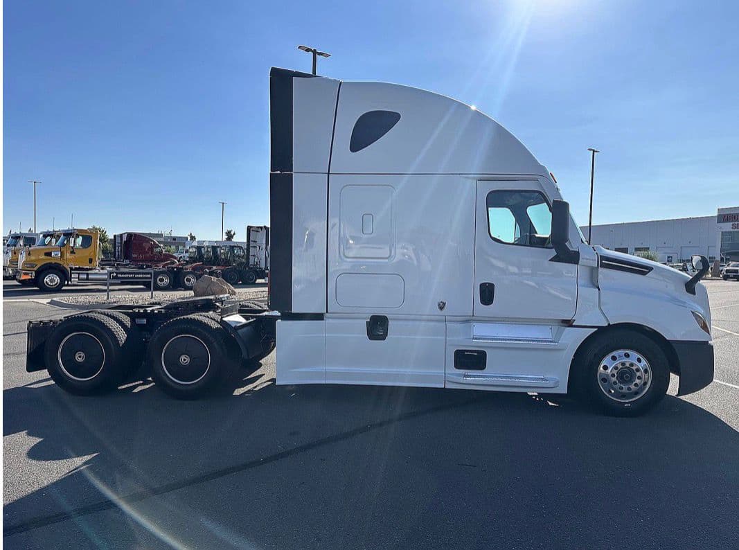 Freightliner Cascadia 126 thumbnail 5