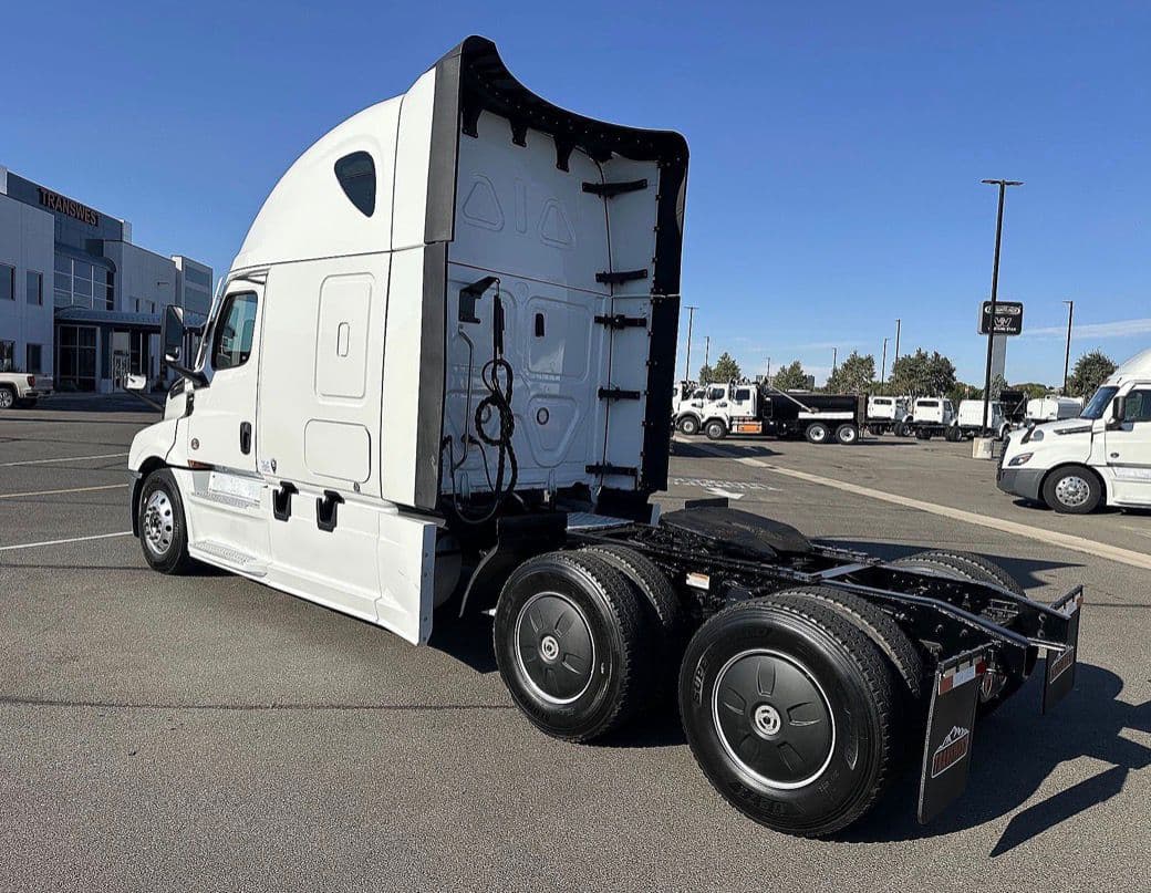 Freightliner Cascadia 126 thumbnail 6