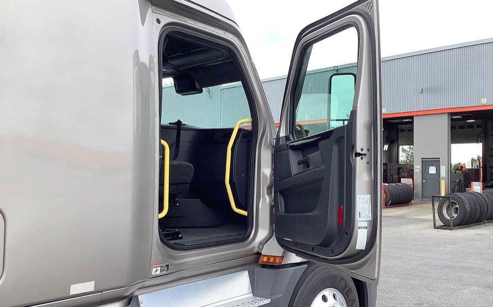 Freightliner Cascadia 126 thumbnail 16
