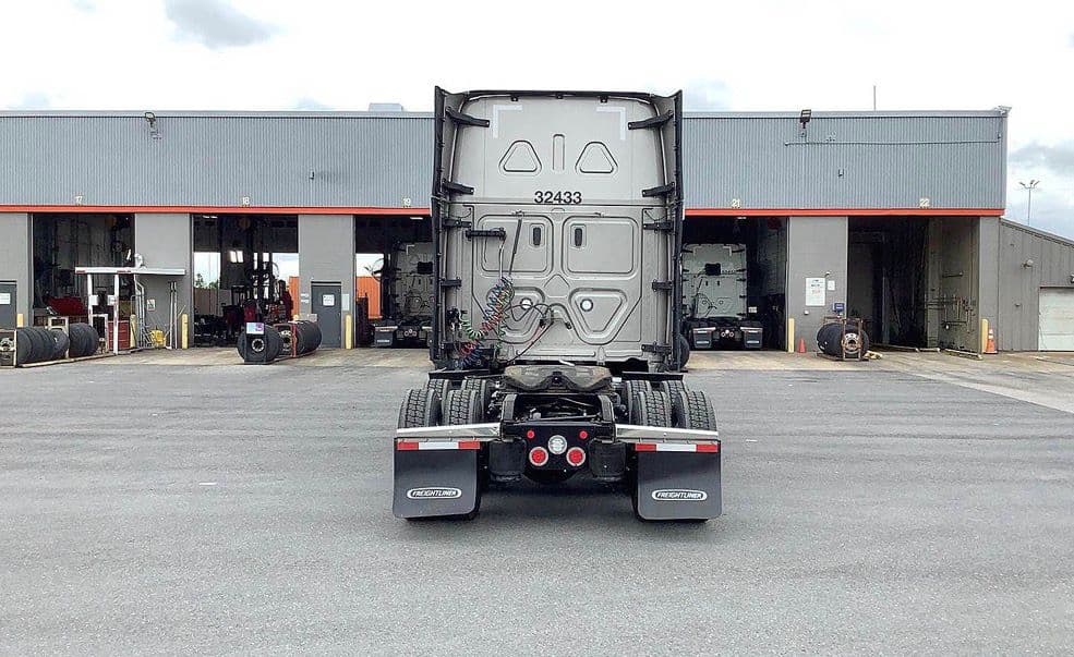 Freightliner Cascadia 126 thumbnail 9