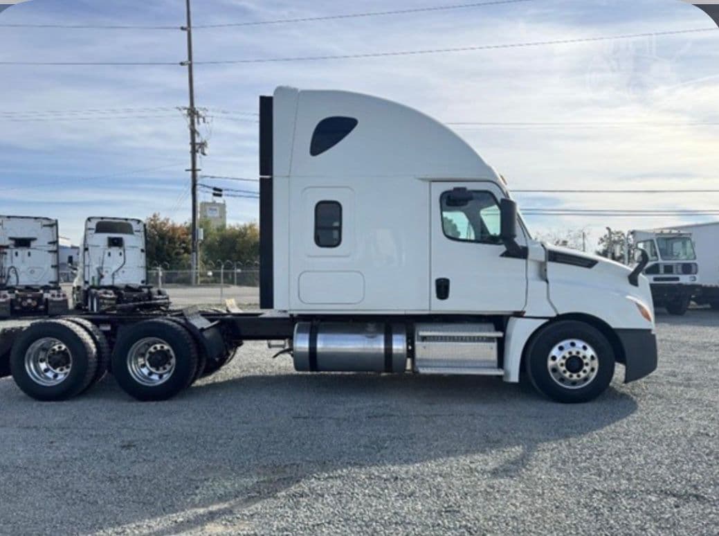 Freightliner Cascadia 126 thumbnail 5